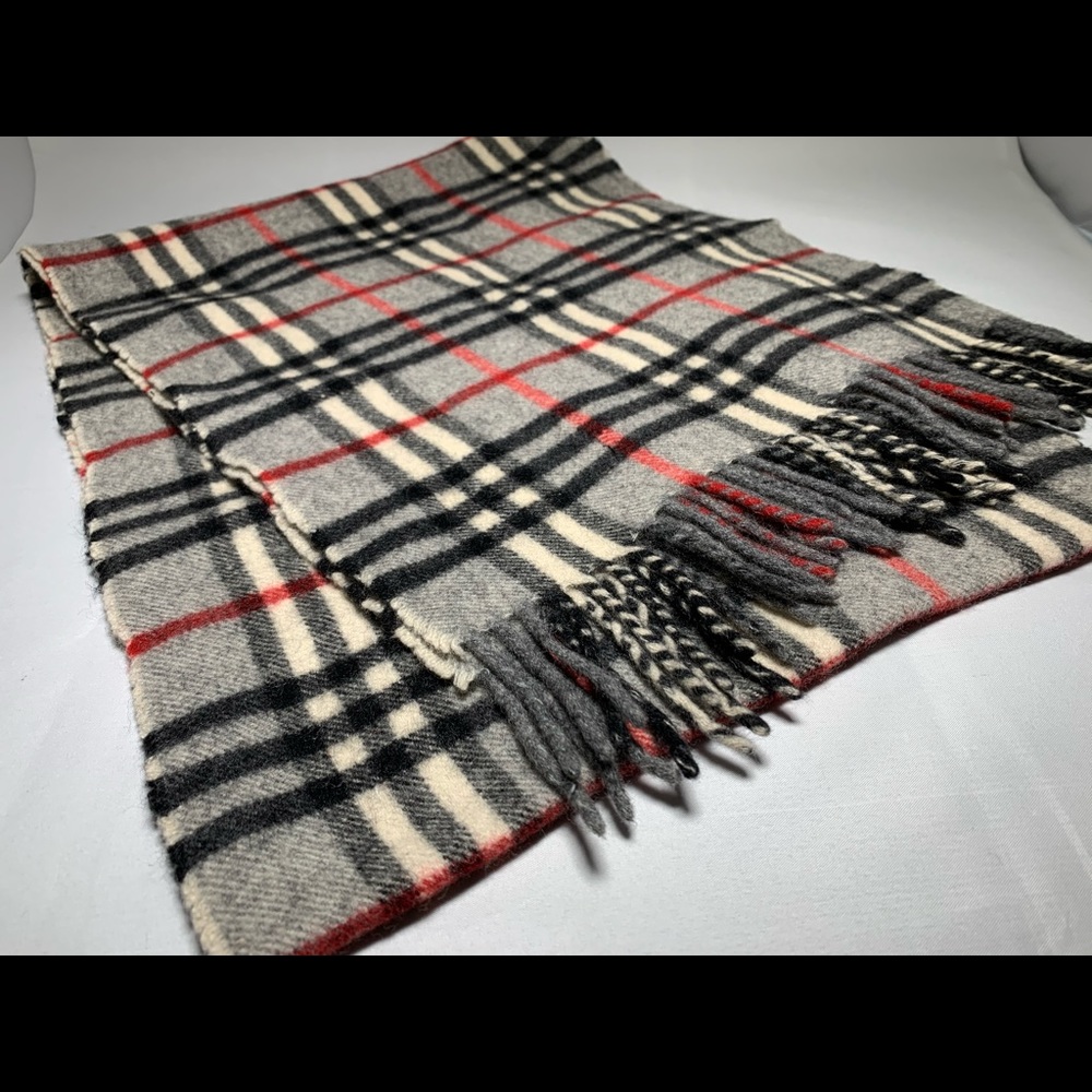 Burberrys Authentic 100% Lambswool scarf